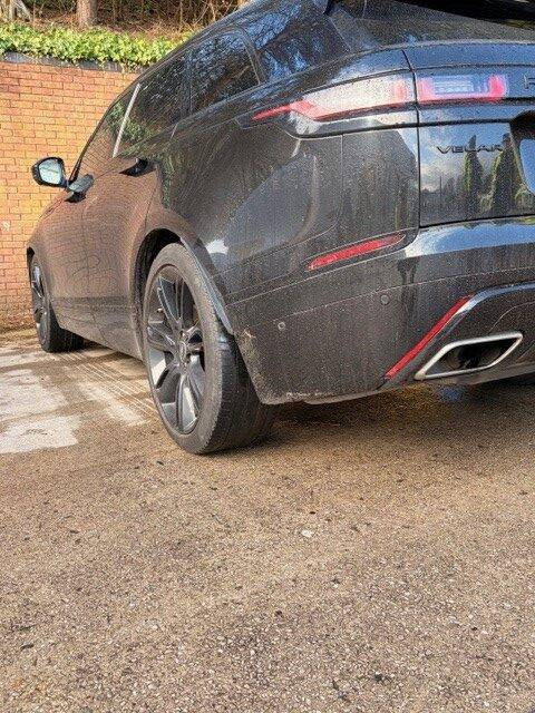 Worn tyres on a Range Rover